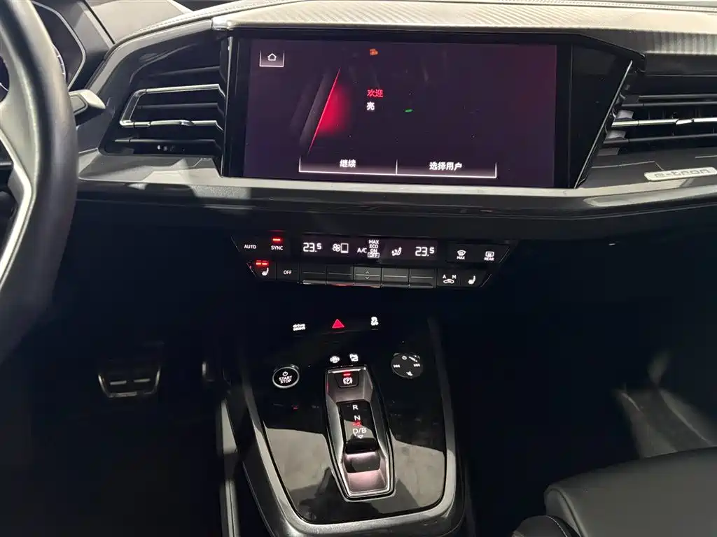 AUDI Q4 E TRON