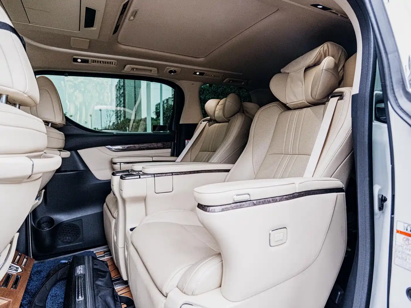 Toyota Vellfire 2021 Crown Hybrid 2.5L HV Premium Edition фото 12