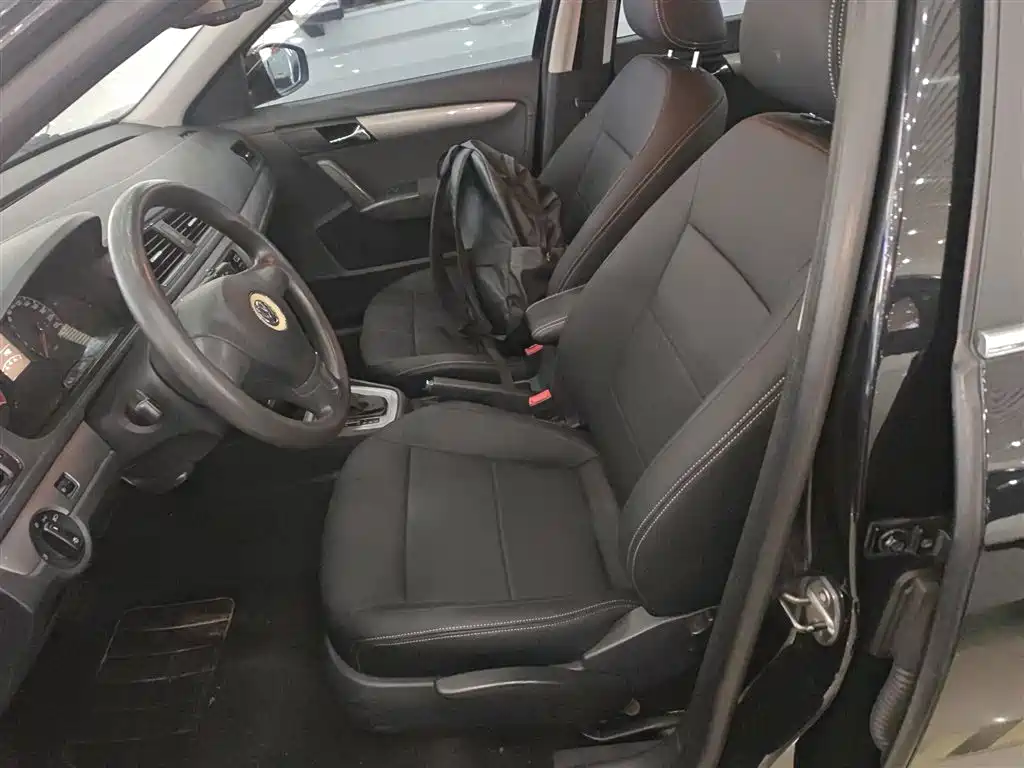 Volkswagen Lavida 2013 Facelift Classic 1.6L Automatic Trend фото 15