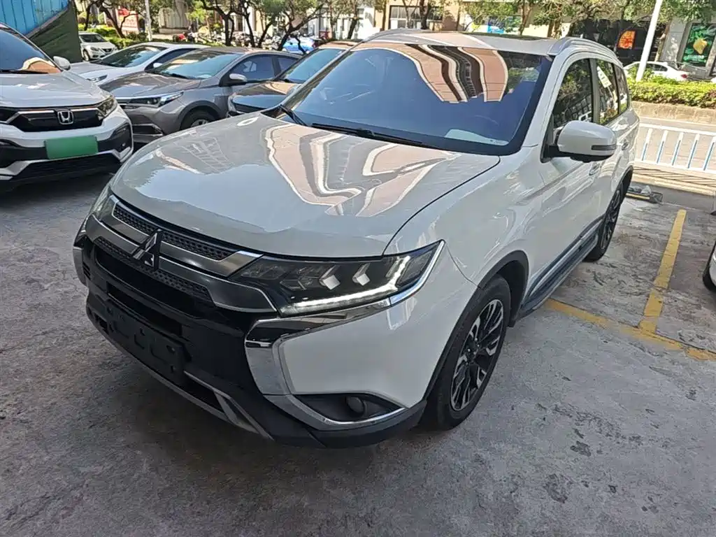 MITSUBISHI OUTLANDER