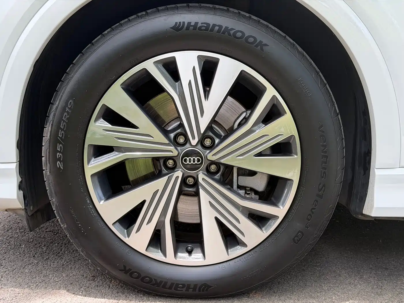 Audi Q4 e-tron 2024 40 e-tron Pioneer Edition фото 9