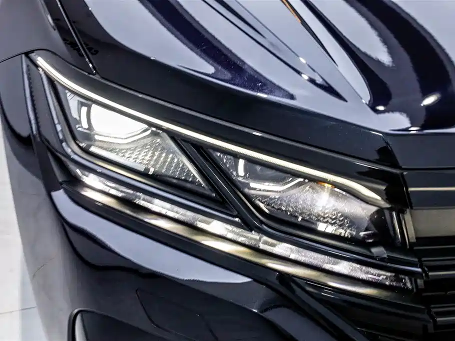 Volkswagen Touareg 2021 3.0TSI Sharp Edition with Gloss Black Sports Package фото 37