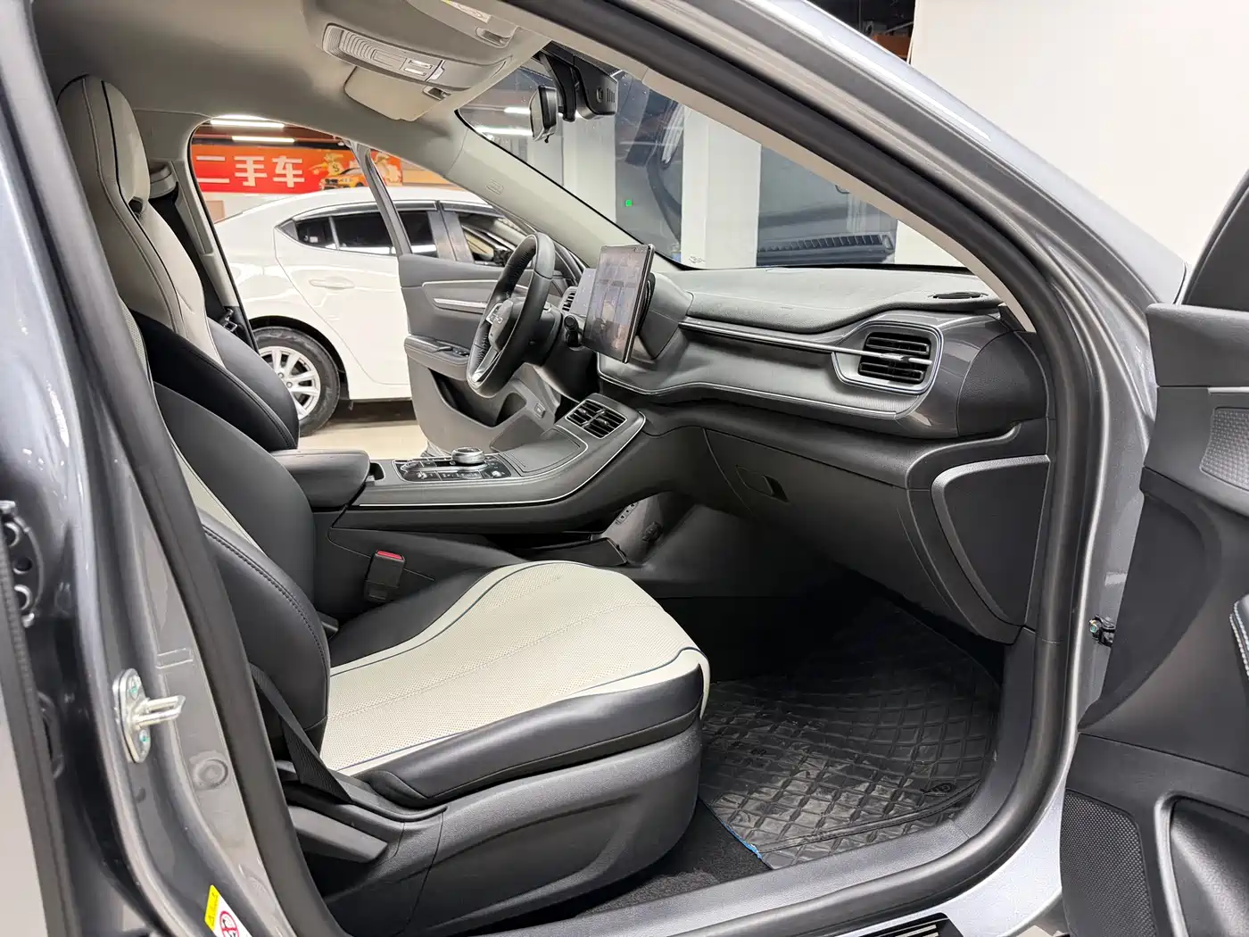 BYD Destroyer 05 2024 Glory Edition DM-i 55KM Luxury фото 12