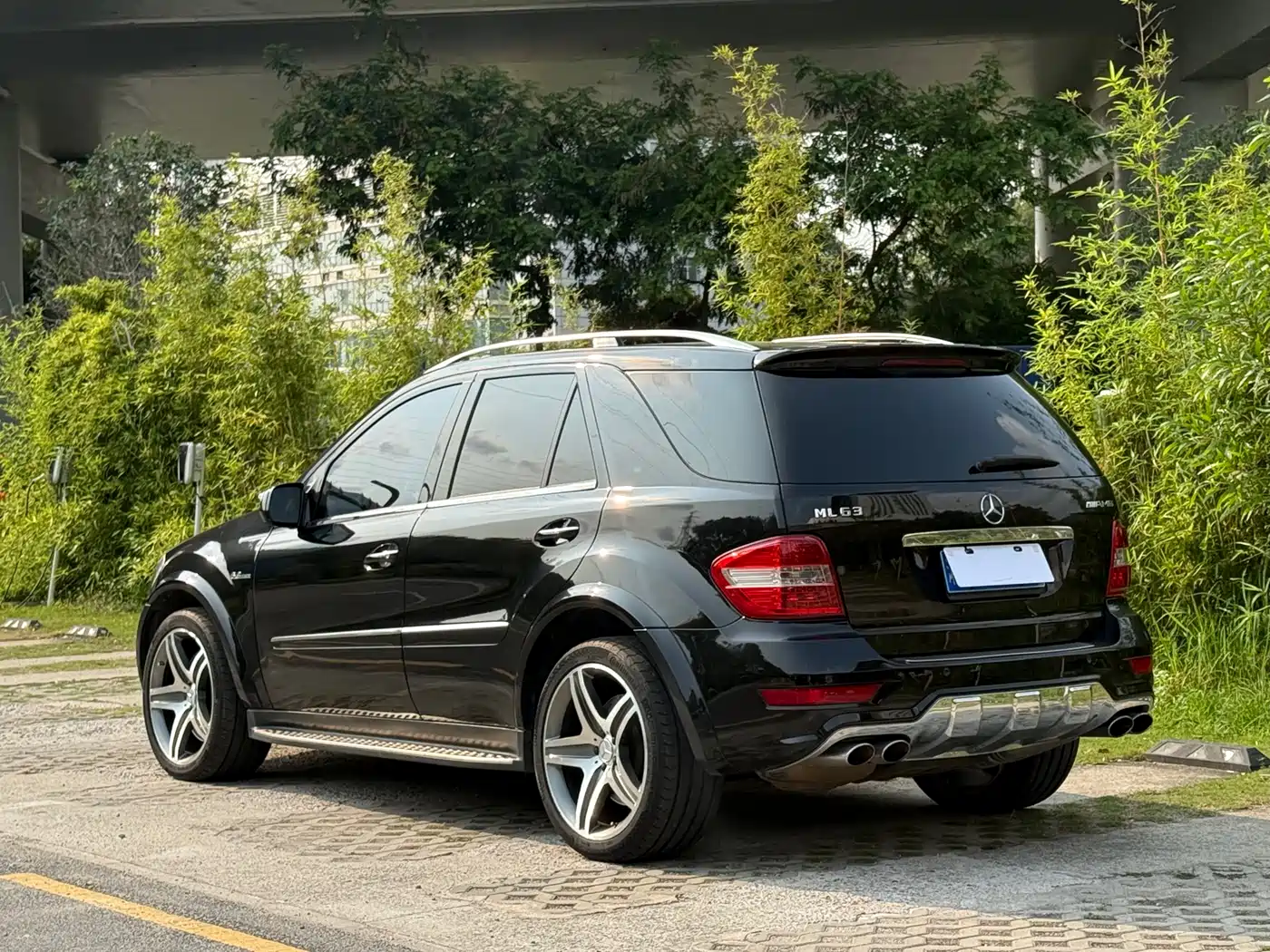 Mercedes-Benz M-Class AMG 2011 AMG ML 63 фото 4
