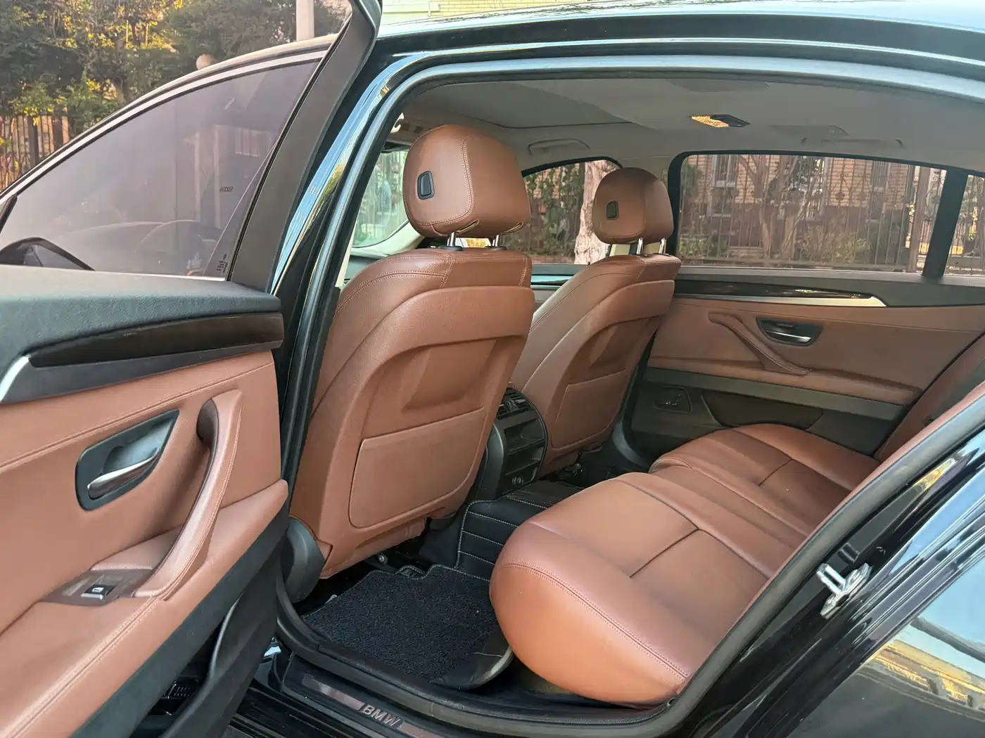 BMW 5 Series 2014 525Li Leading фото 10