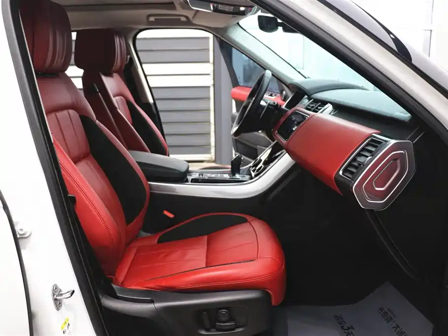 Land Rover Range Rover Sport 2021 3.0 L6 Gloss Black Edition фото 26