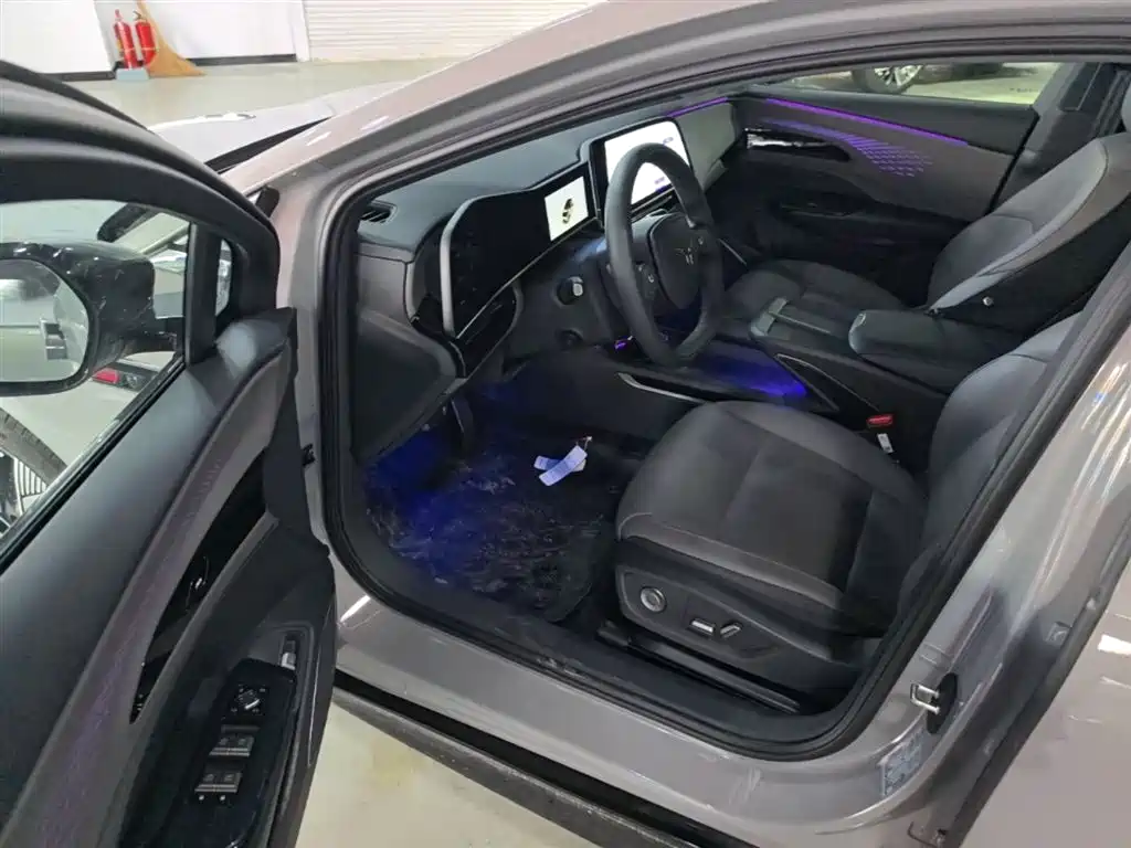 Hongqi EH7 2025 640 AWD Smart Selection Edition фото 16