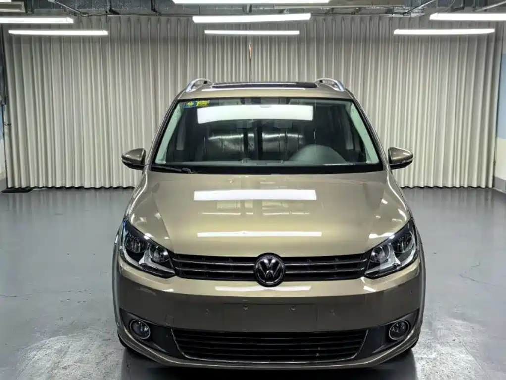 صورة 2 - Volkswagen Touran