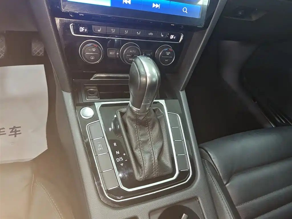 Volkswagen Magotan 2018 Facelift 330TSI DSG Luxury фото 14