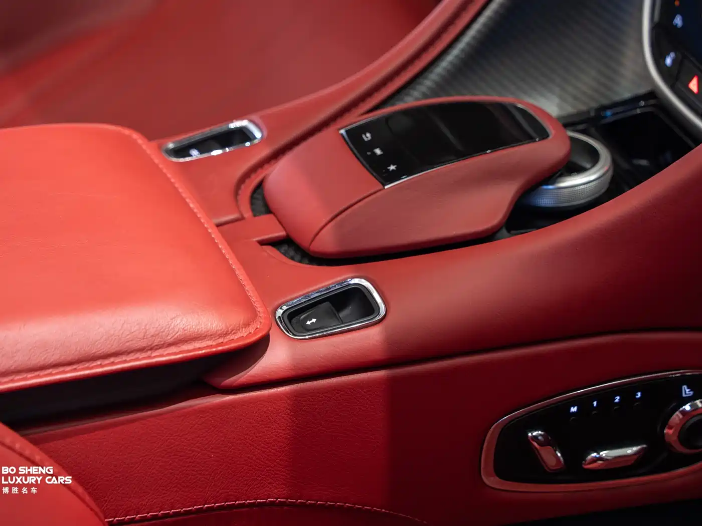 Aston Martin DB11 2019 4.0T V8 Volante фото 43