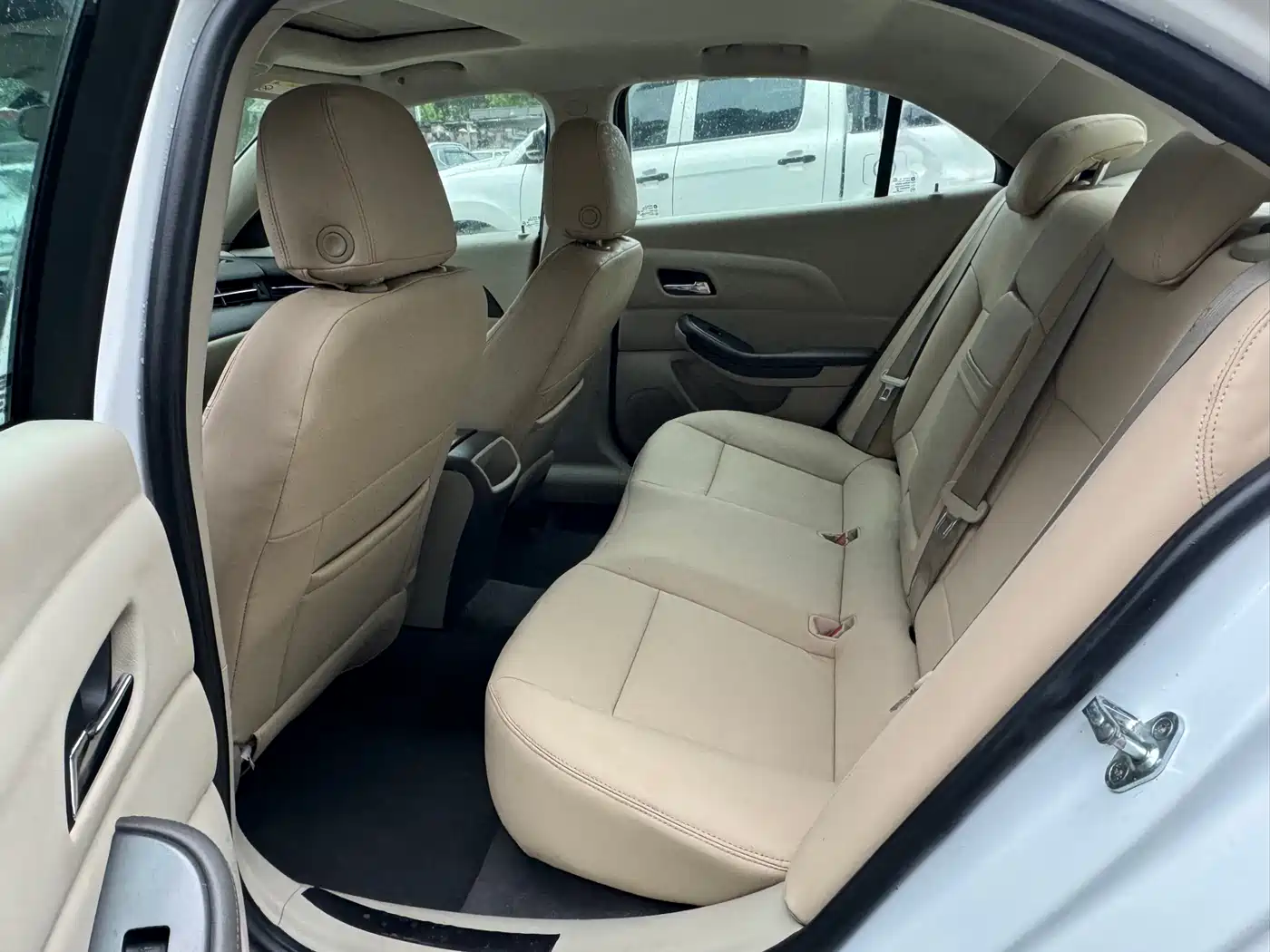 Chevrolet Malibu 2014 2.0L Automatic Luxury фото 9