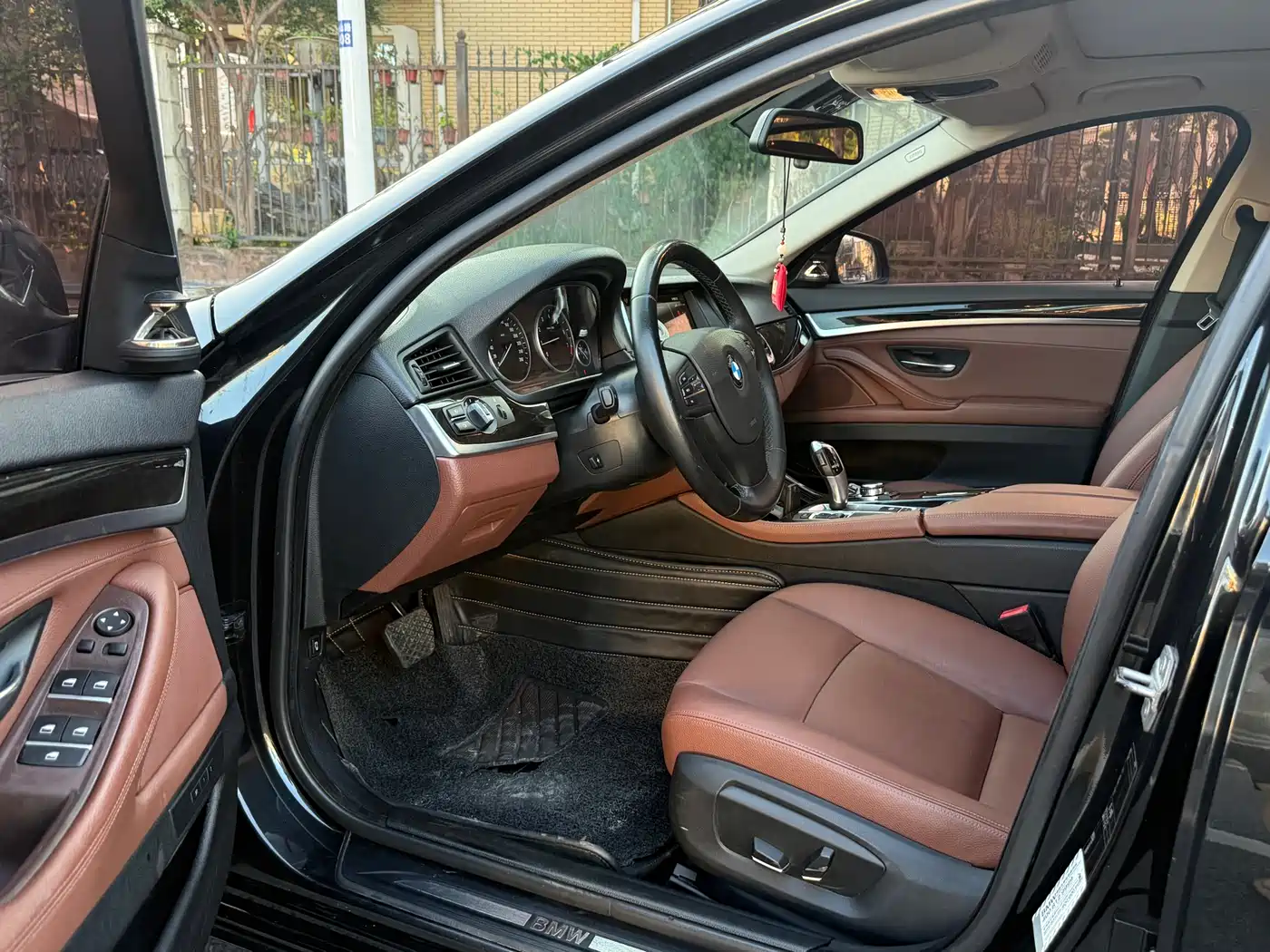 BMW 5 Series 2014 525Li Leading фото 9