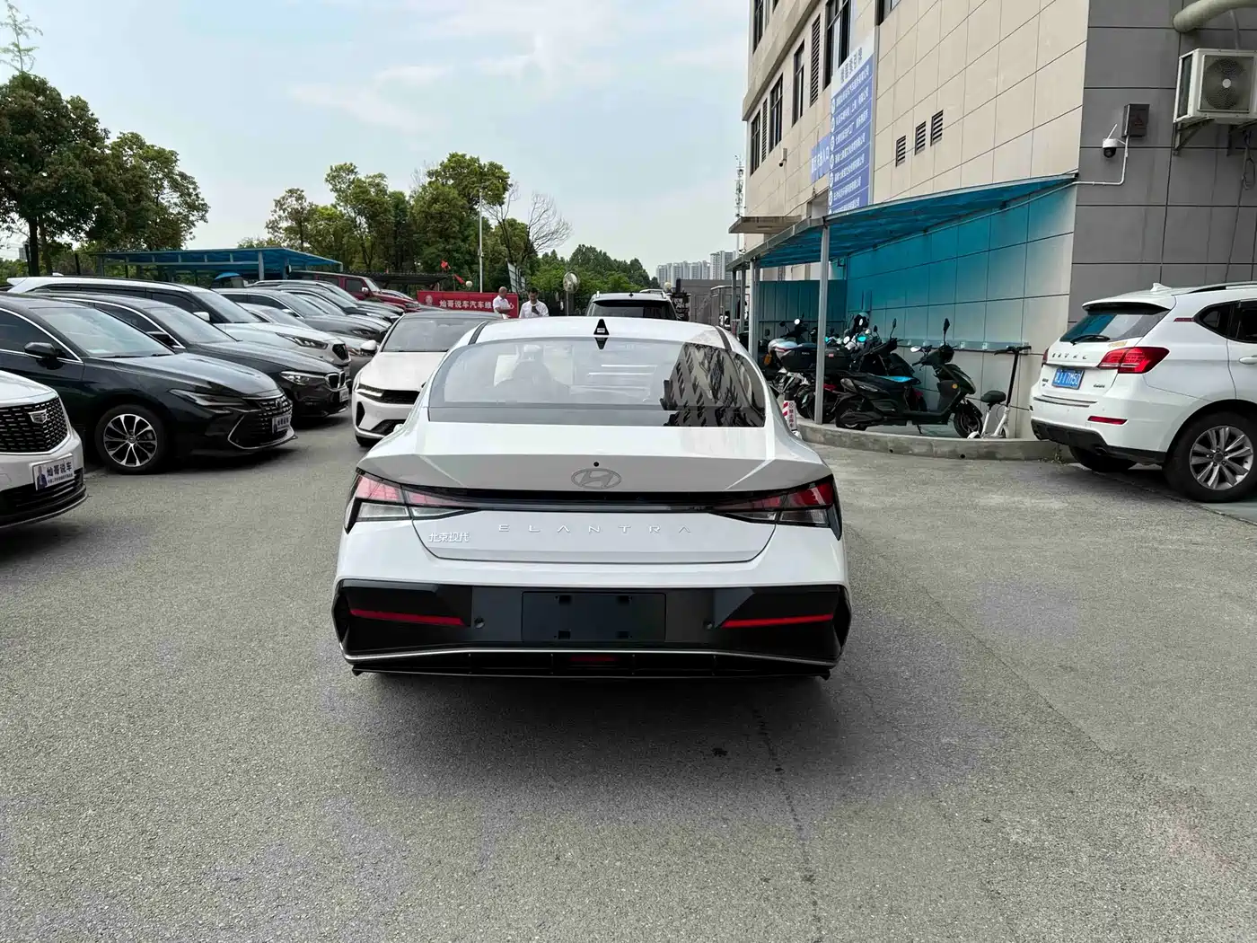 Hyundai Elantra 2023 1.5L CVT GLX Elite Edition фото 8