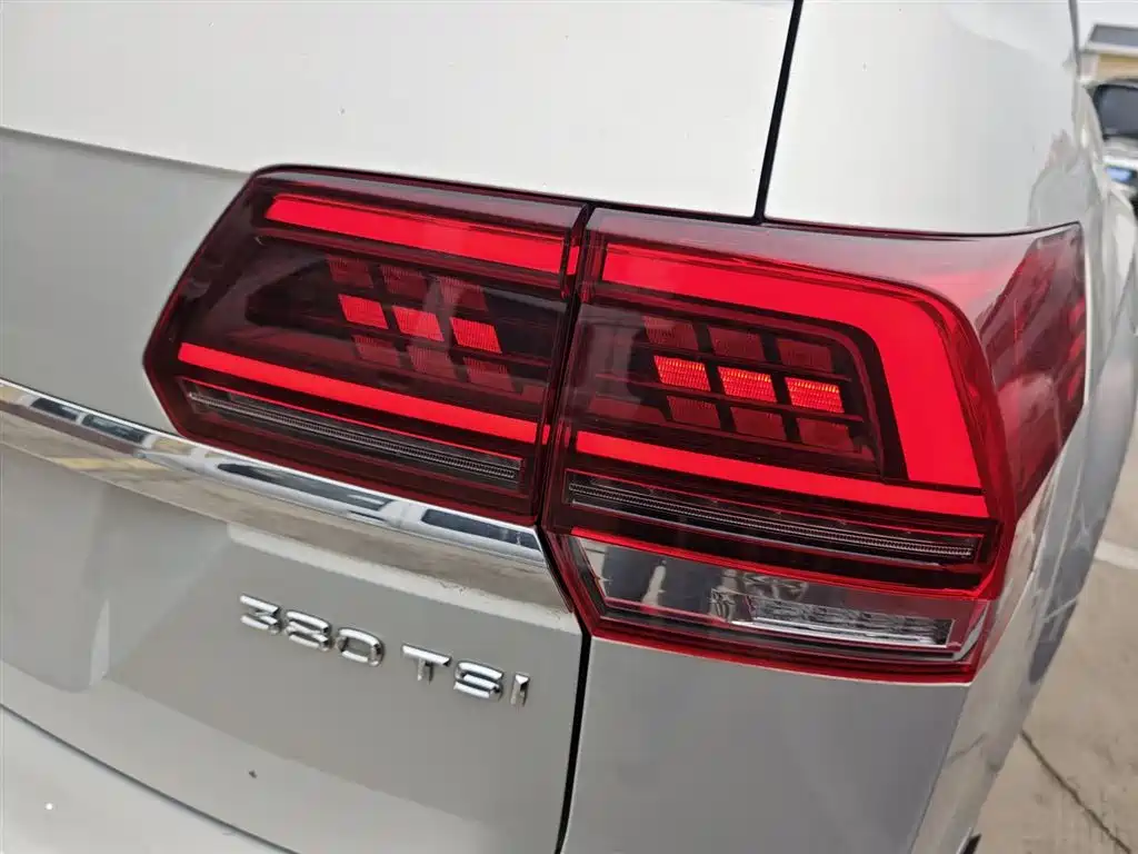 Volkswagen Teramont 2019 380TSI 4WD Luxury Edition China VI фото 8