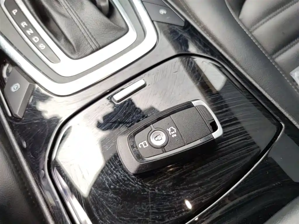 Фото 9 - Ford Edge