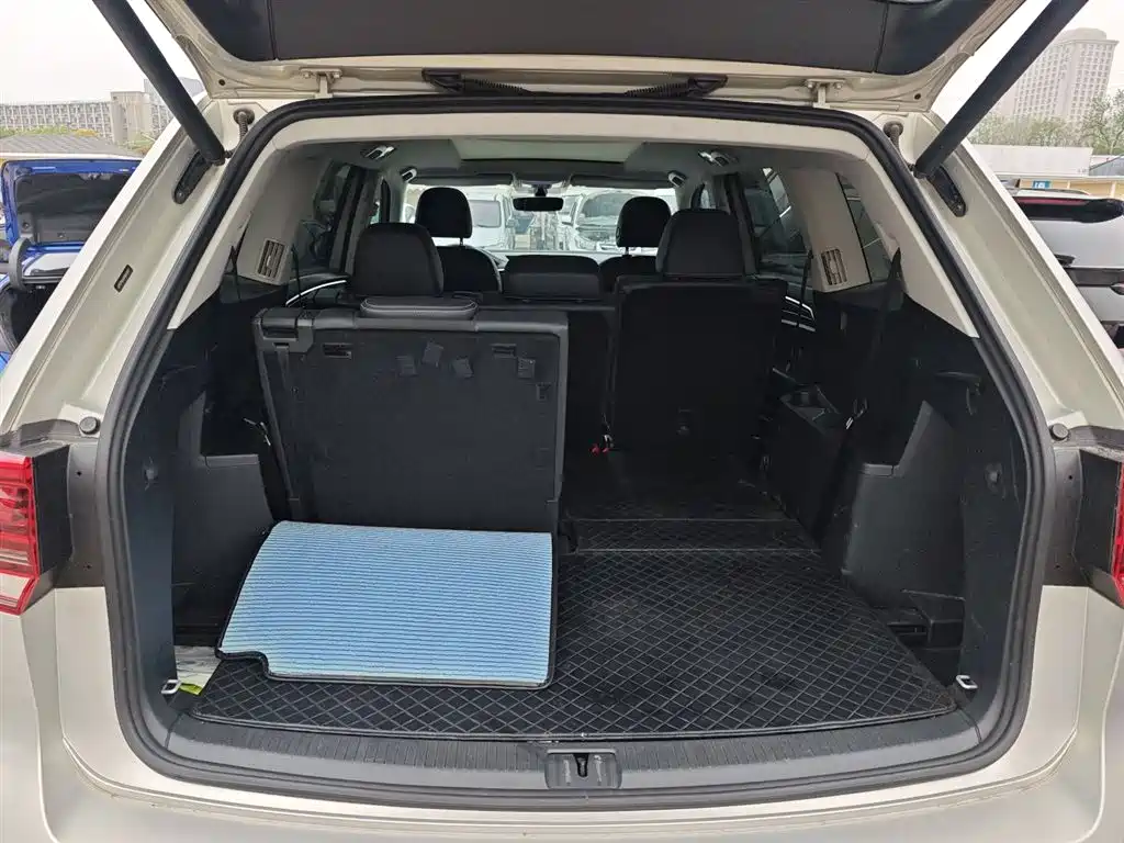 Volkswagen Teramont 2019 380TSI 4WD Luxury Edition China VI фото 19