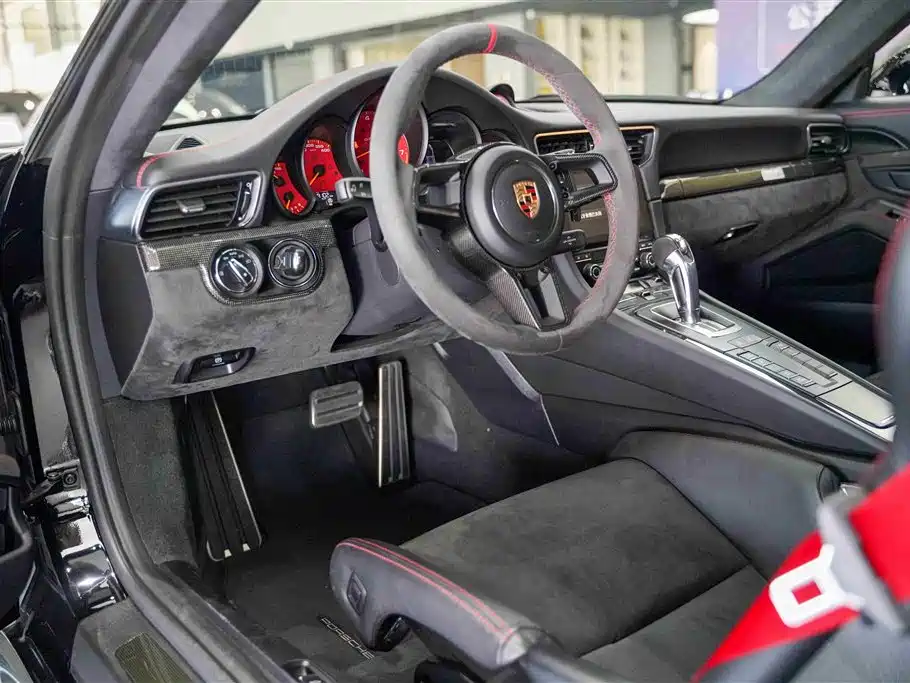 Porsche 911 2018 GT2 RS 3.8T фото 2