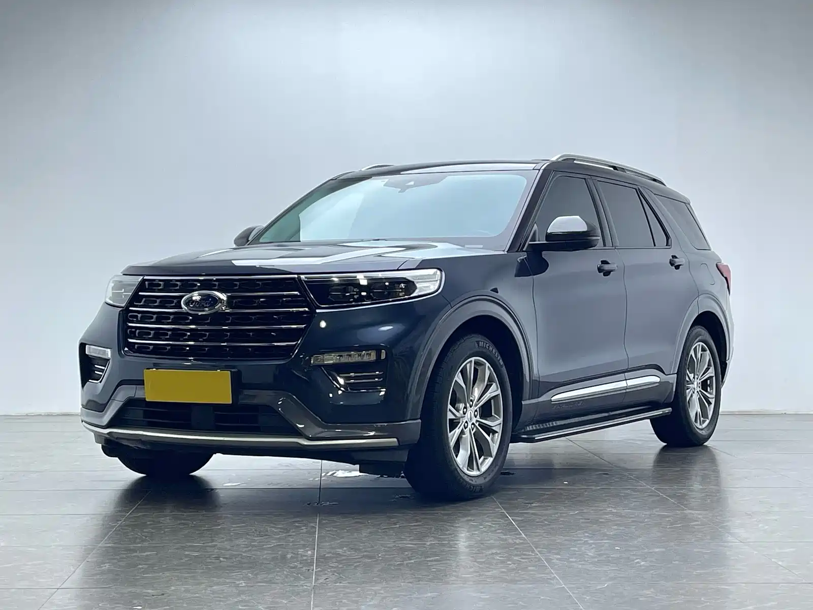 Фото 1 - Ford Explorer