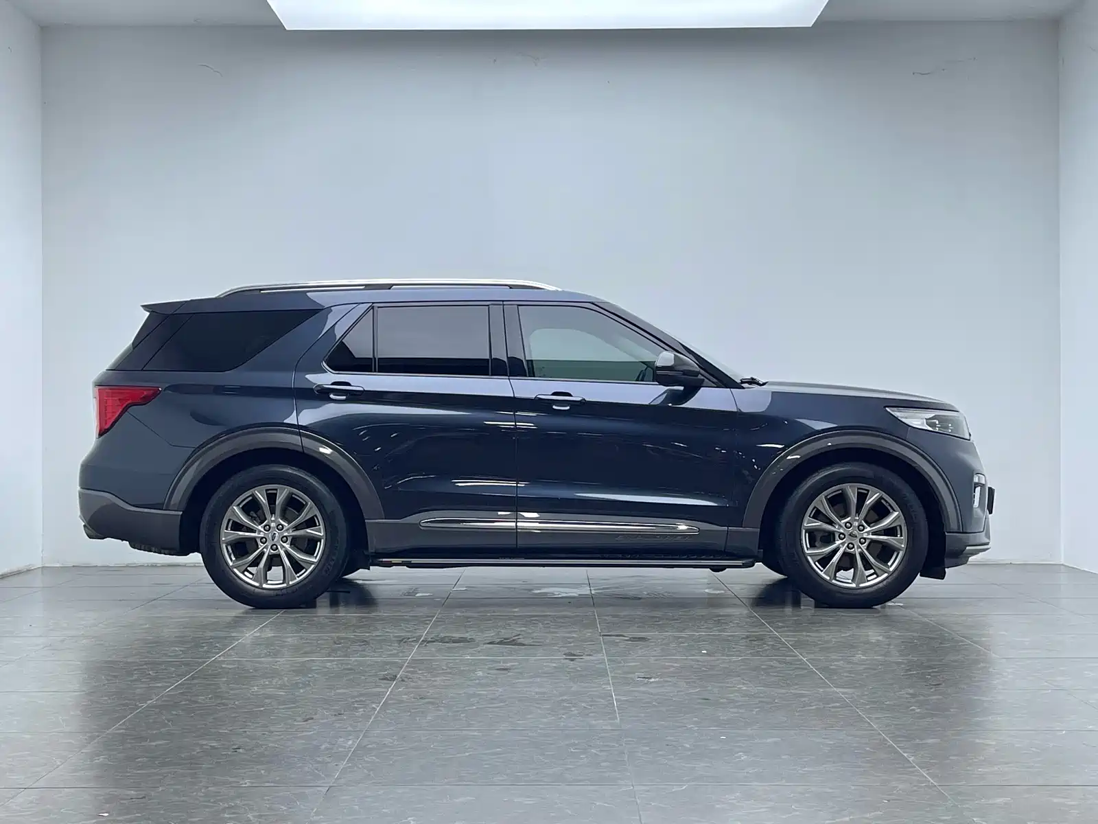 Фото 7 - Ford Explorer