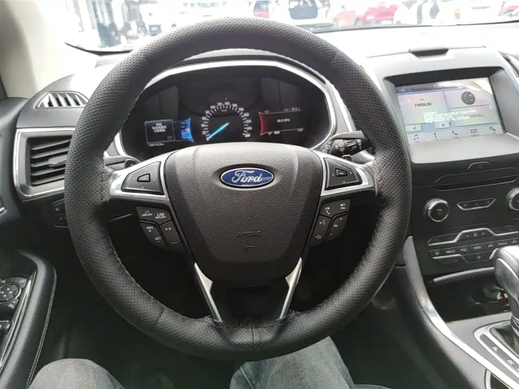 Фото 11 - Ford Edge
