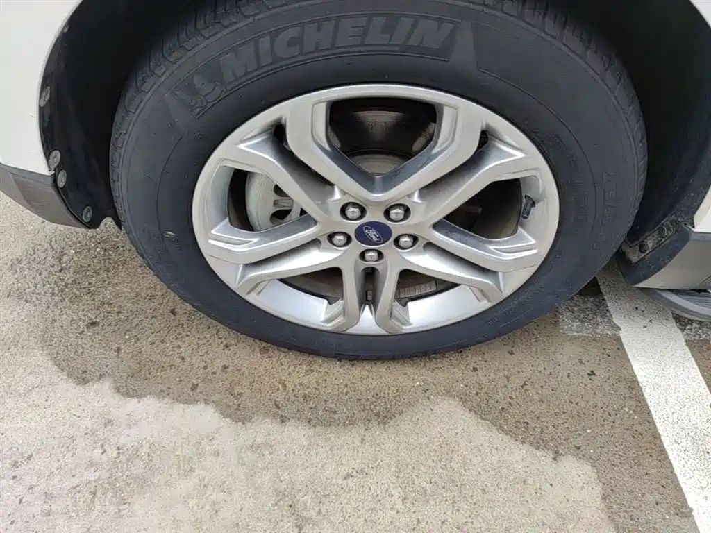 Фото 23 - Ford Edge