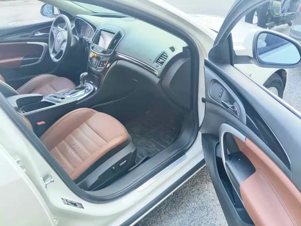 Photo 10 - Buick Regal