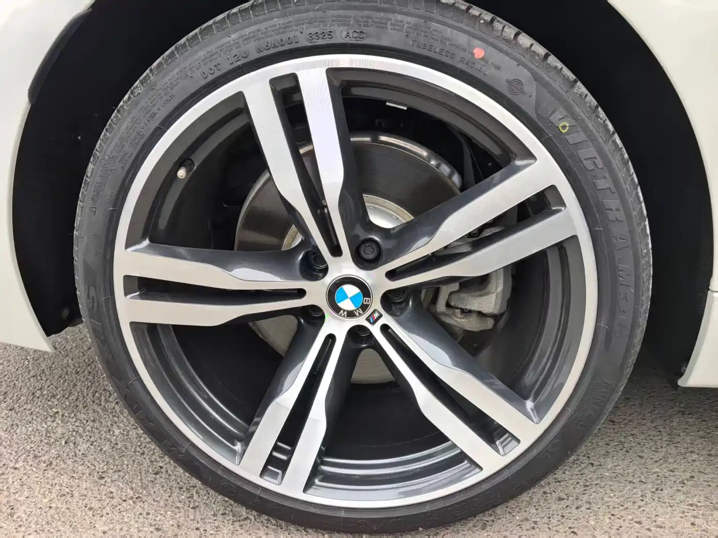 BMW 6 Series GT 2018 640i xDrive M Sport Package фото 10