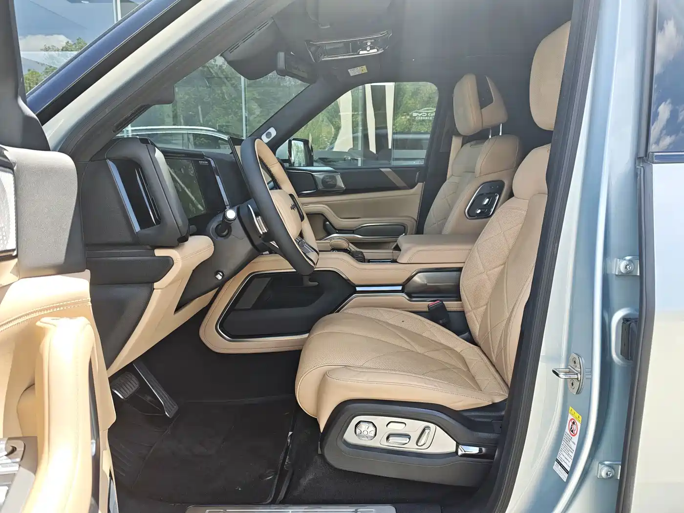 Fang Cheng Bao Leopard 8 2025 2025 Zhiyong Flagship 7-Seater