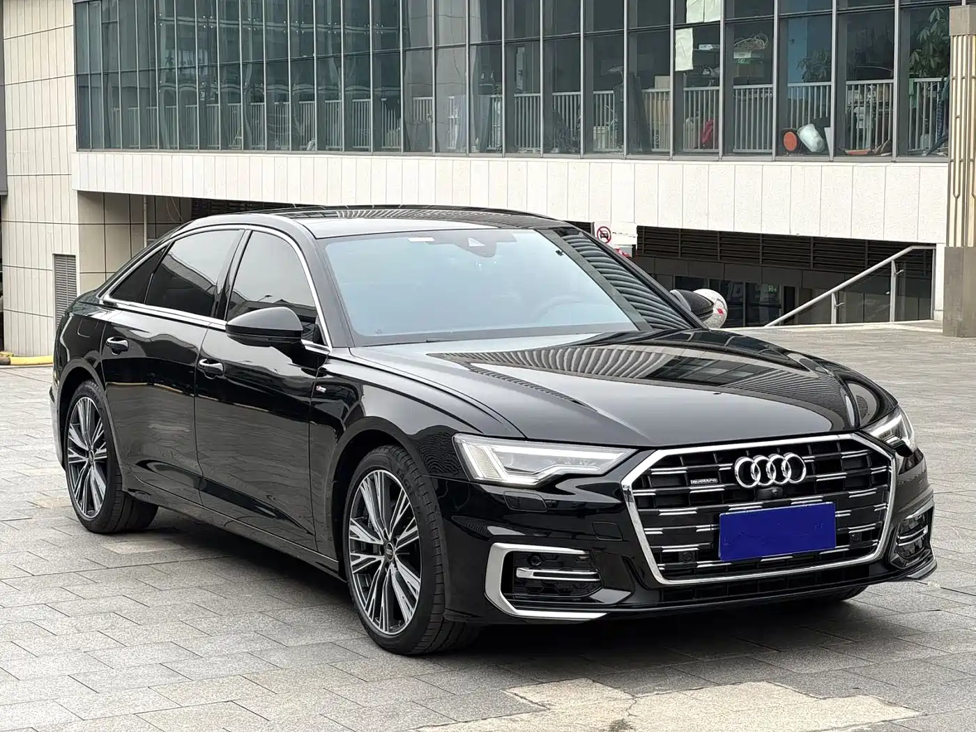 Photo 3 - Audi A6L