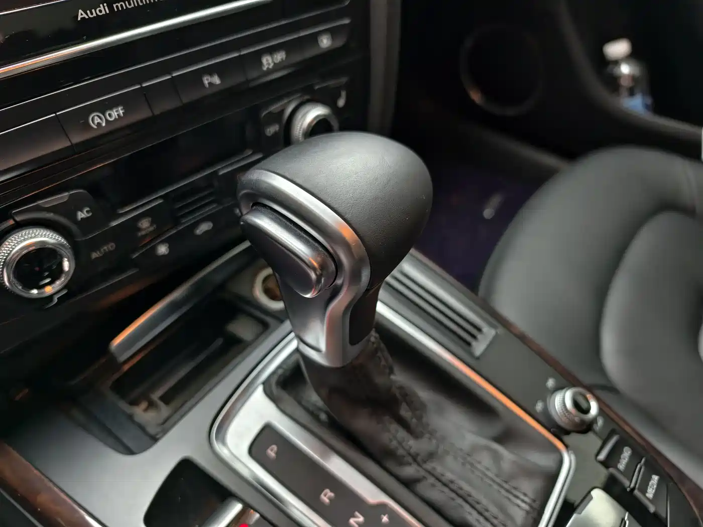 Audi A4L 2013 35 TFSI Automatic Luxury фото 15