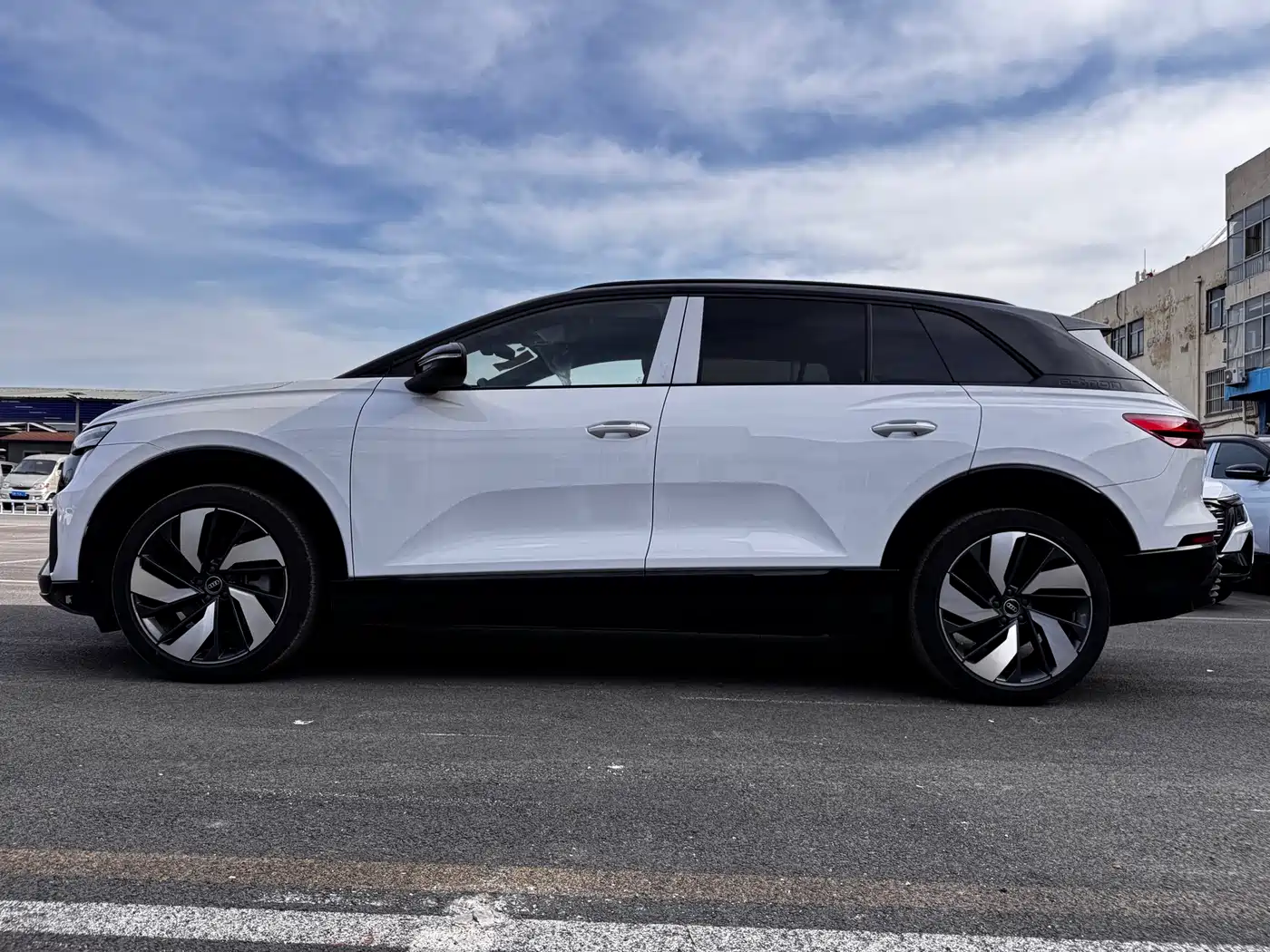 Audi Q5 e-tron 2023 40 e-tron Shining Edition Mecha Package фото 3
