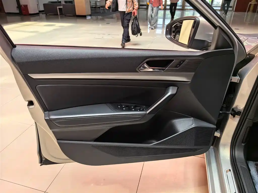 Volkswagen Lavida 2019 1.5L Automatic Comfort Edition China VI фото 6
