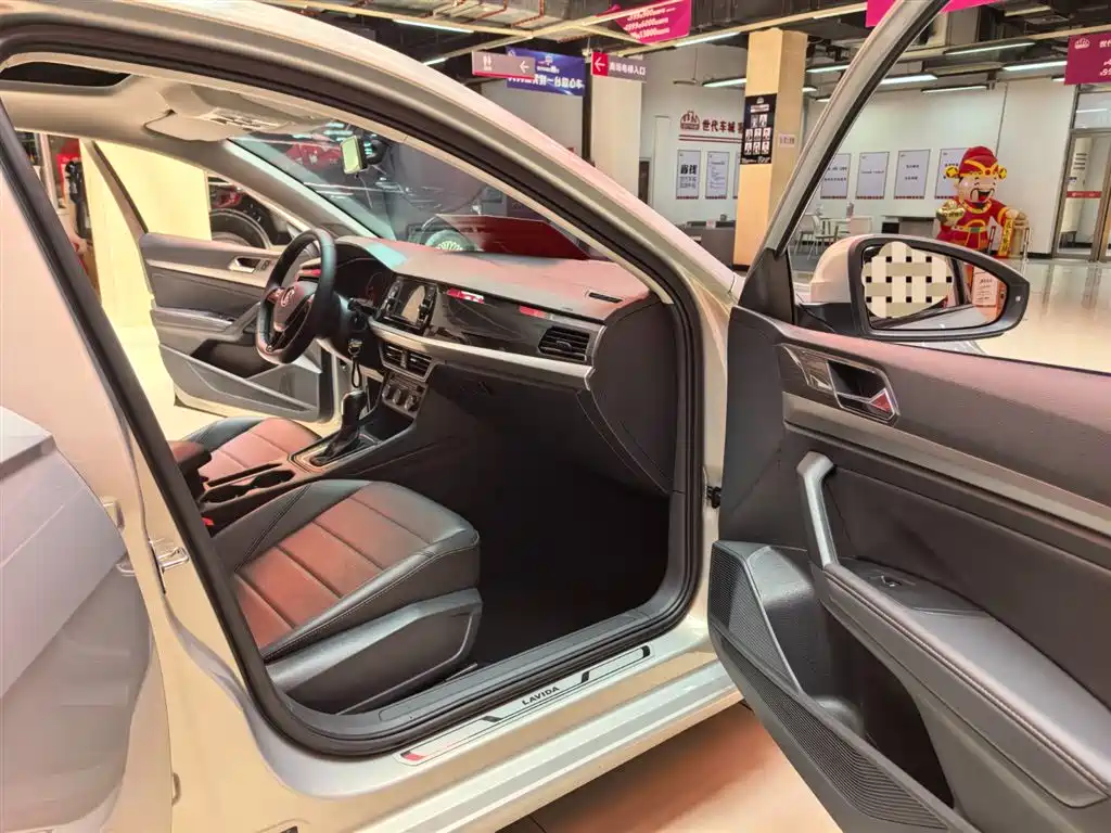 Volkswagen Lavida 2019 1.5L Automatic Comfort Edition China VI фото 9