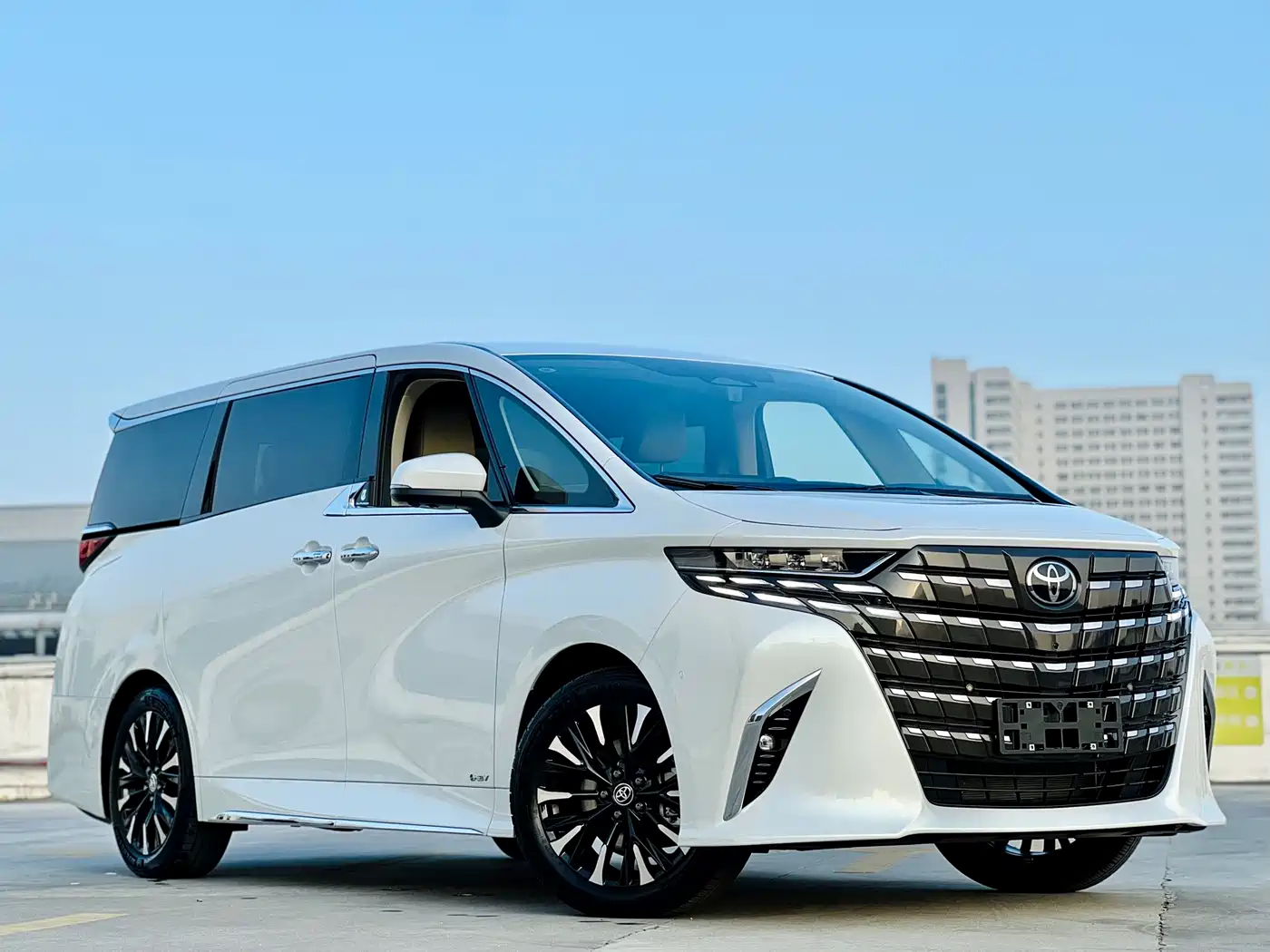 Toyota Alphard 2024 Hybrid 2.5L Ultimate Enjoyment Edition фото 3