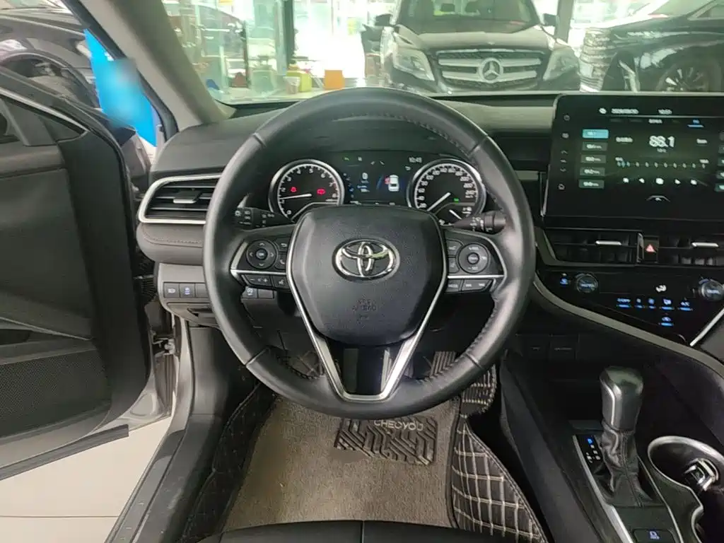 Фото 11 - Toyota Camry