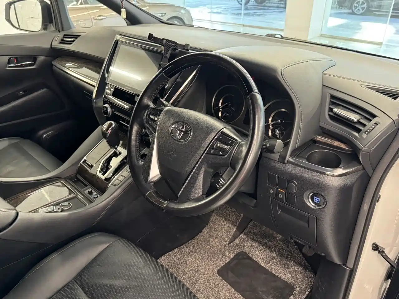 Toyota Alphard 2018 3.5L Premium фото 4