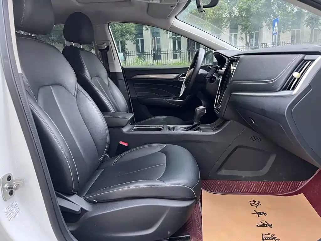 Roewe i6 2021 2020 PLUS 1.6L CVT 4G Connected Glory Holographic Edition