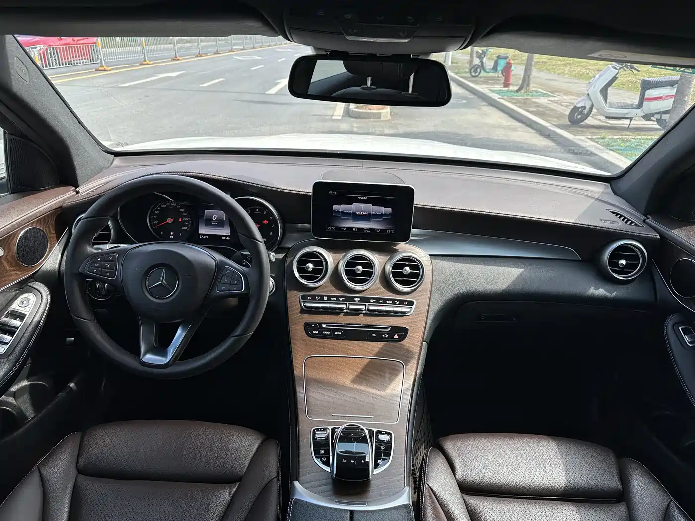 Mercedes-Benz GLC 2018 Facelift GLC 300 4MATIC Dynamic фото 17