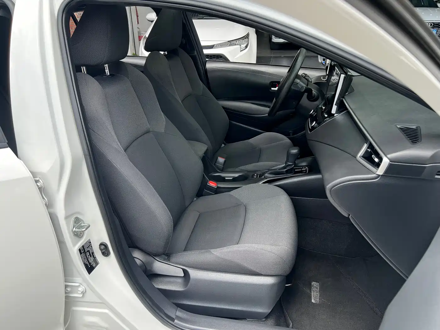 Toyota Levin 2023 185T CVT Luxury фото 10