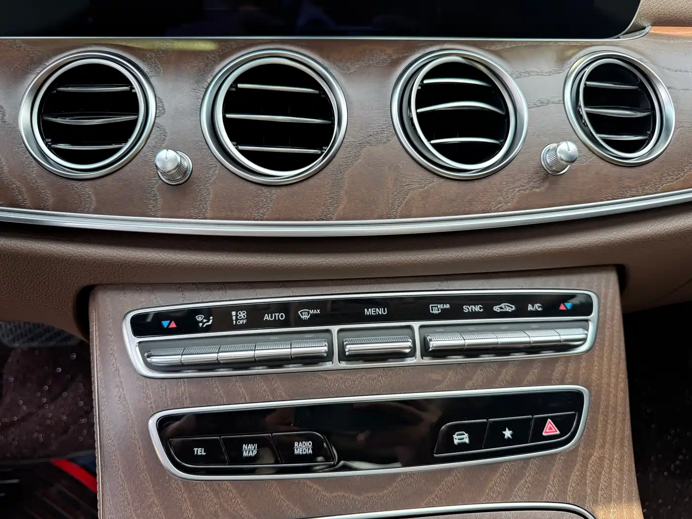 Mercedes-Benz E-Class 2023 E 300 L Luxury фото 12