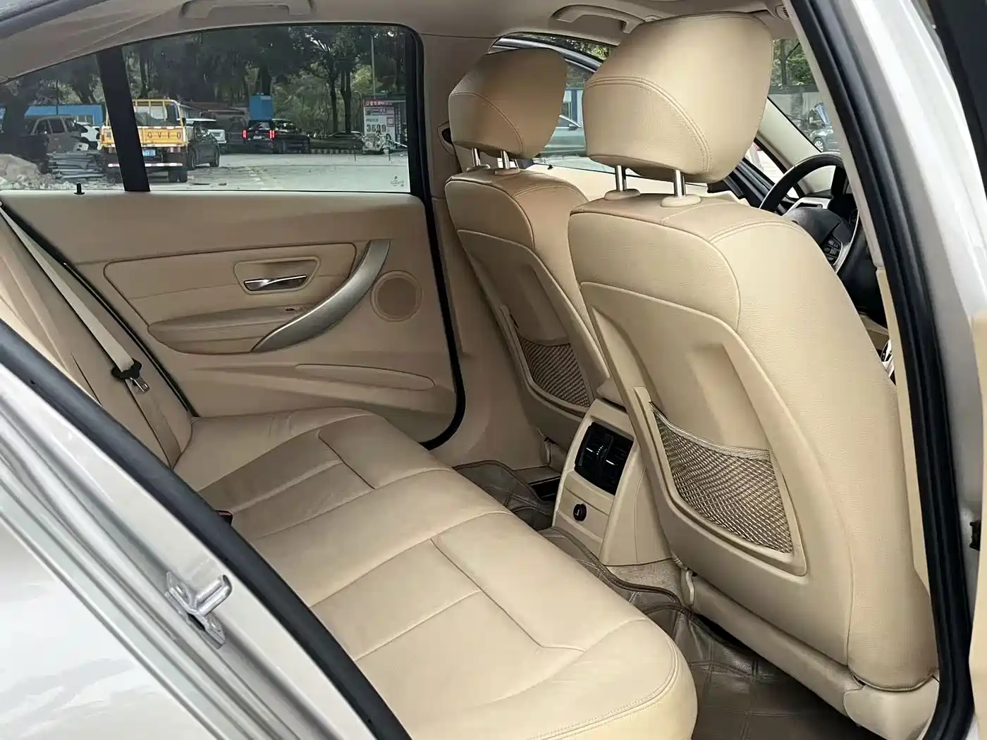 Photo 4 - BMW 3 Series
