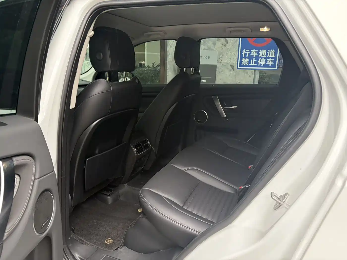 Land Rover Discovery Sport 2025 249PS Performance Tech Edition фото 5