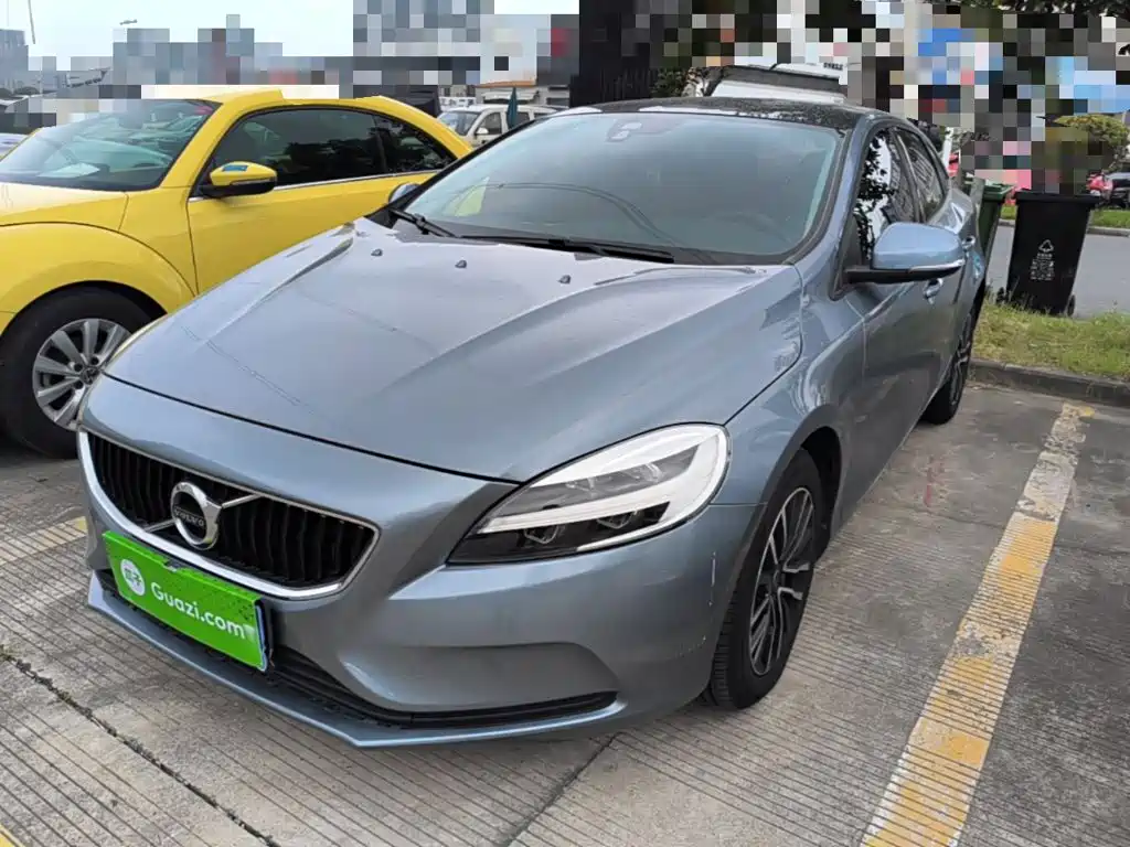 Фото 1 - Volvo V40