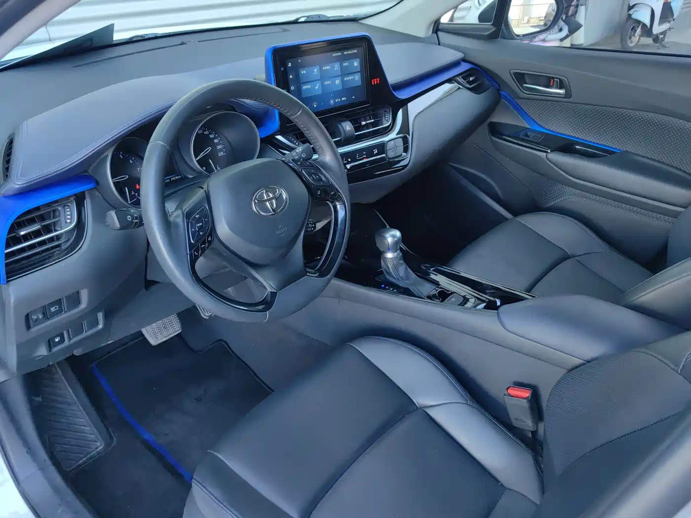 Toyota C-HR 2022 2.0L Leading Edition фото 6
