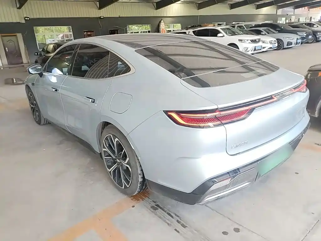 2025 Geely Galaxy Galaxy E8