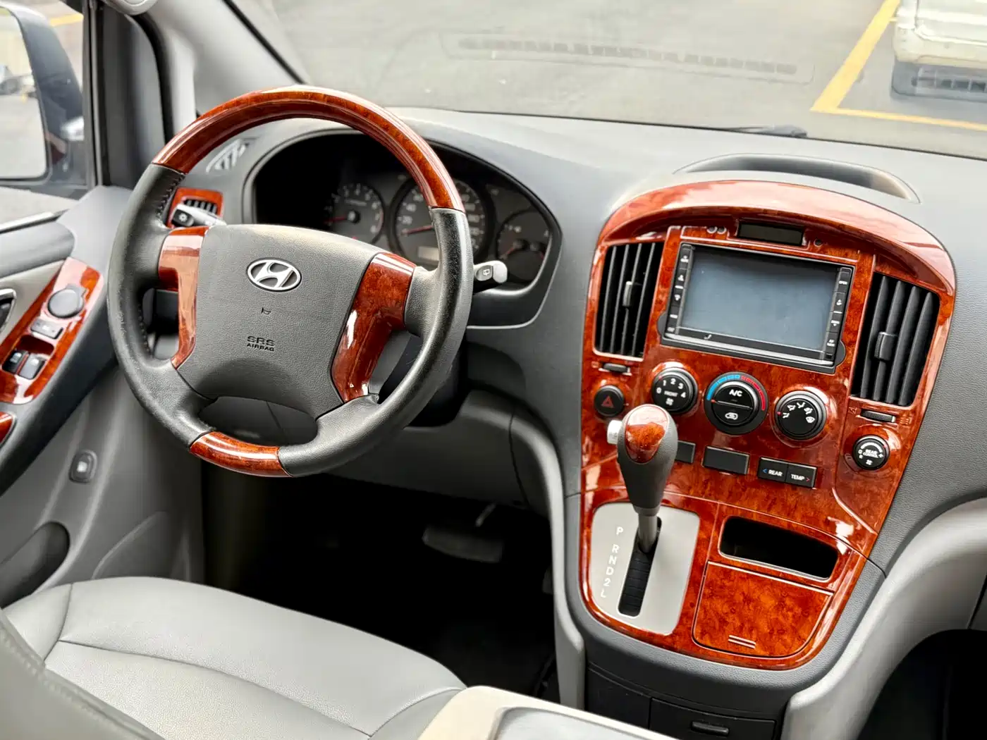 Hyundai H-1 Grand Starex 2011 2.4L Luxury Edition фото 13