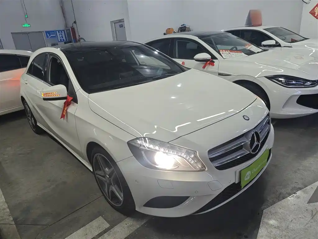 Mercedes-Benz A-Class (Import) 2015 A 200 Fashion фото 4