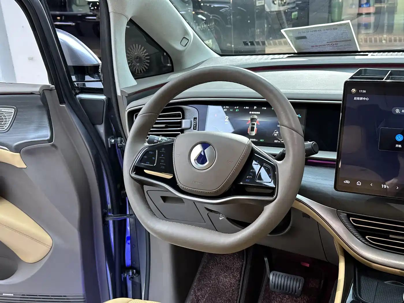 Denza D9 2022 DM-i 970 AWD Flagship фото 13