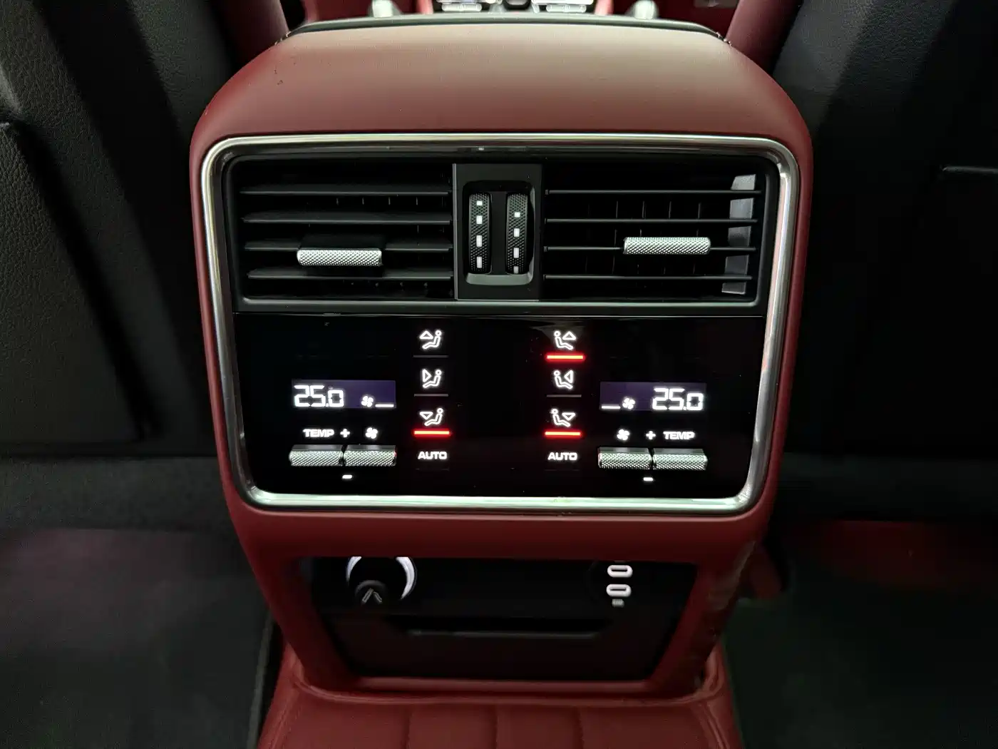Porsche Cayenne New Energy 2023 Cayenne E-Hybrid 2.0T Platinum Edition фото 6