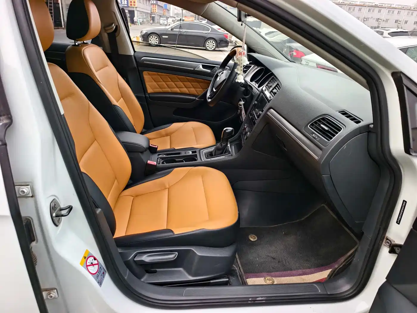 Volkswagen Golf 2014 1.6L Automatic Comfort фото 16